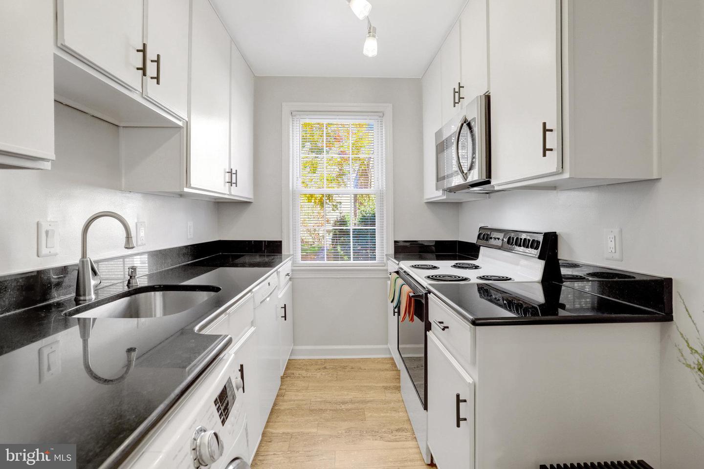 726 S FAYETTE ST #21, ALEXANDRIA, Virginia 22314, 2 Bedrooms Bedrooms, ,1 BathroomBathrooms,Residential,For sale,726 S FAYETTE ST #21,VAAX2054074 MLS # VAAX2054074