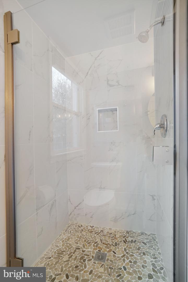 8921 BRAEBURN DR, ANNANDALE, Virginia 22003, 5 Bedrooms Bedrooms, ,3 BathroomsBathrooms,Residential,For sale,8921 BRAEBURN DR,VAFX2290436 MLS # VAFX2290436