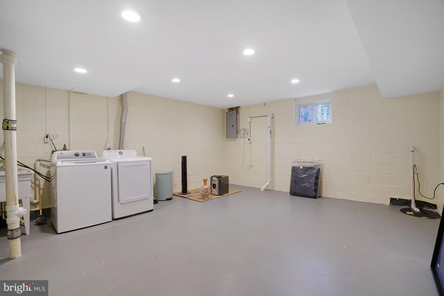 8921 BRAEBURN DR, ANNANDALE, Virginia 22003, 5 Bedrooms Bedrooms, ,3 BathroomsBathrooms,Residential,For sale,8921 BRAEBURN DR,VAFX2290436 MLS # VAFX2290436