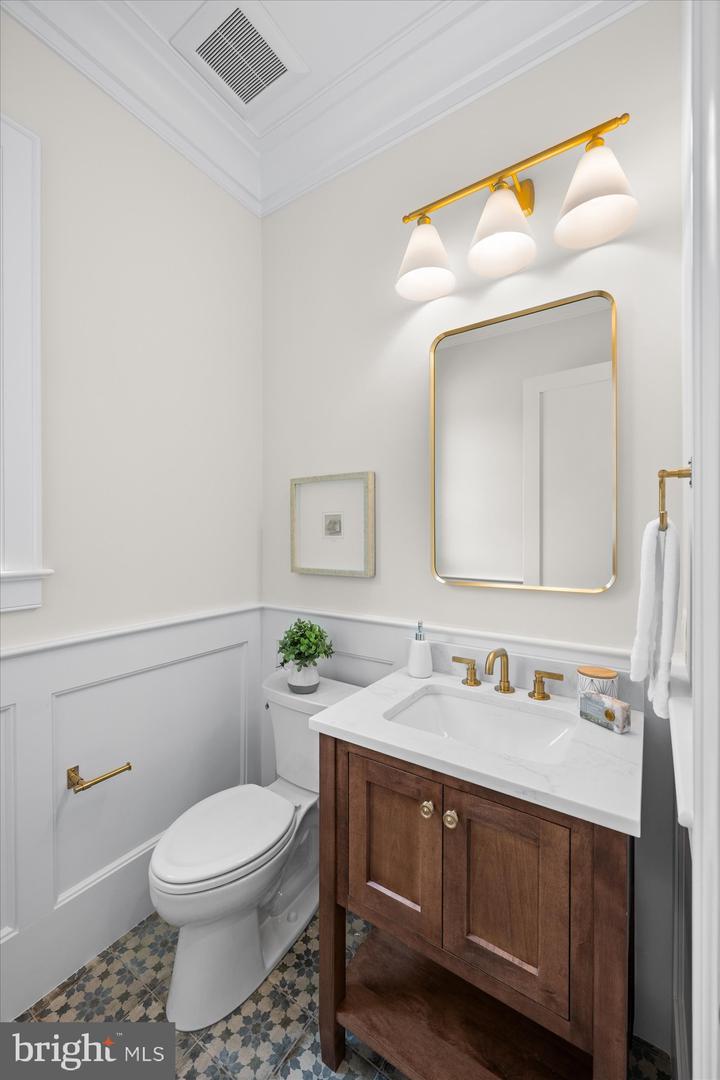 6804 MONTOUR DR, FALLS CHURCH, Virginia 22043, 6 Bedrooms Bedrooms, ,6 BathroomsBathrooms,Residential,For sale,6804 MONTOUR DR,VAFX2290452 MLS # VAFX2290452