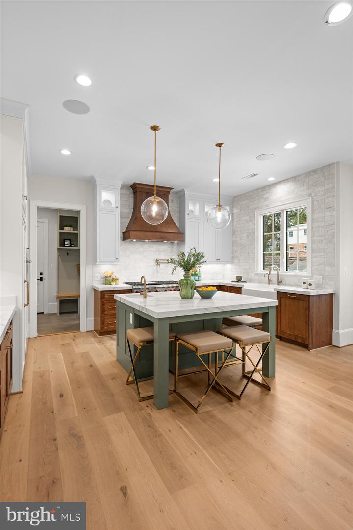 6804 MONTOUR DR, FALLS CHURCH, Virginia 22043, 6 Bedrooms Bedrooms, ,6 BathroomsBathrooms,Residential,For sale,6804 MONTOUR DR,VAFX2290452 MLS # VAFX2290452