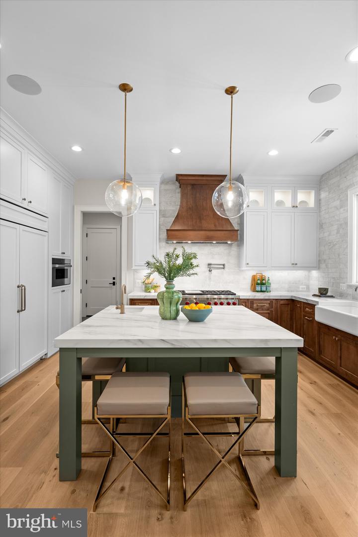 6804 MONTOUR DR, FALLS CHURCH, Virginia 22043, 6 Bedrooms Bedrooms, ,6 BathroomsBathrooms,Residential,For sale,6804 MONTOUR DR,VAFX2290452 MLS # VAFX2290452