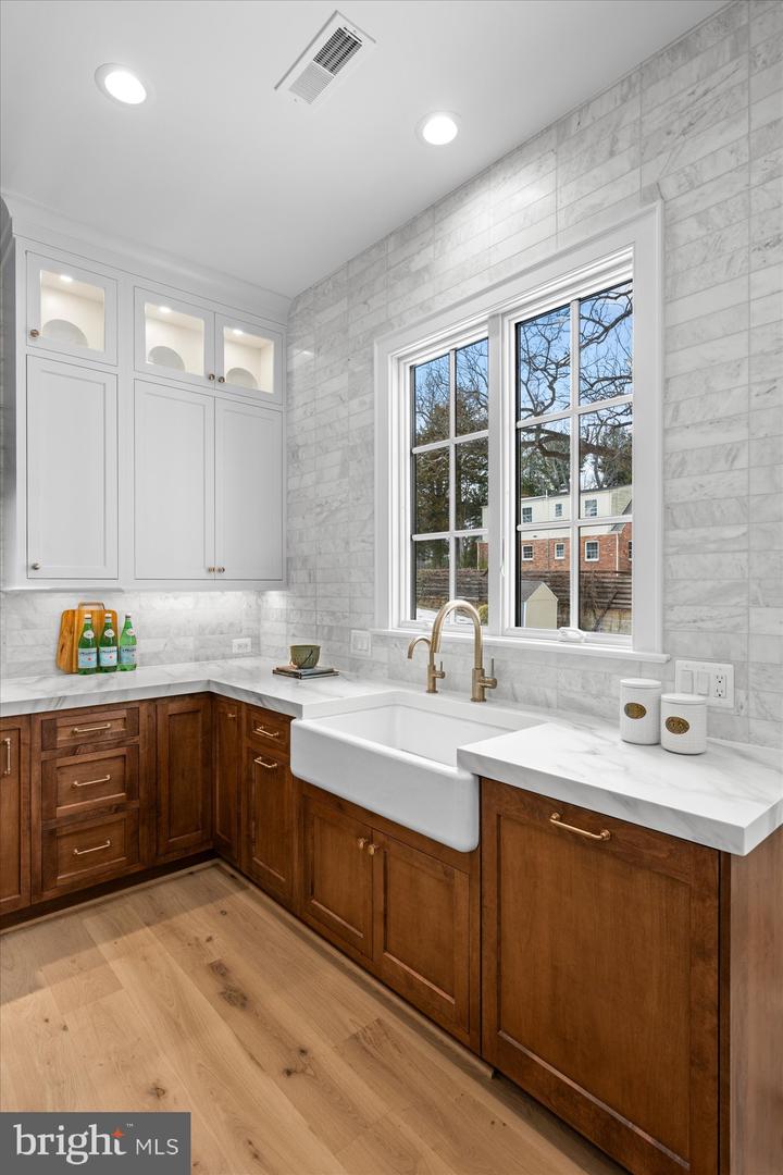 6804 MONTOUR DR, FALLS CHURCH, Virginia 22043, 6 Bedrooms Bedrooms, ,6 BathroomsBathrooms,Residential,For sale,6804 MONTOUR DR,VAFX2290452 MLS # VAFX2290452