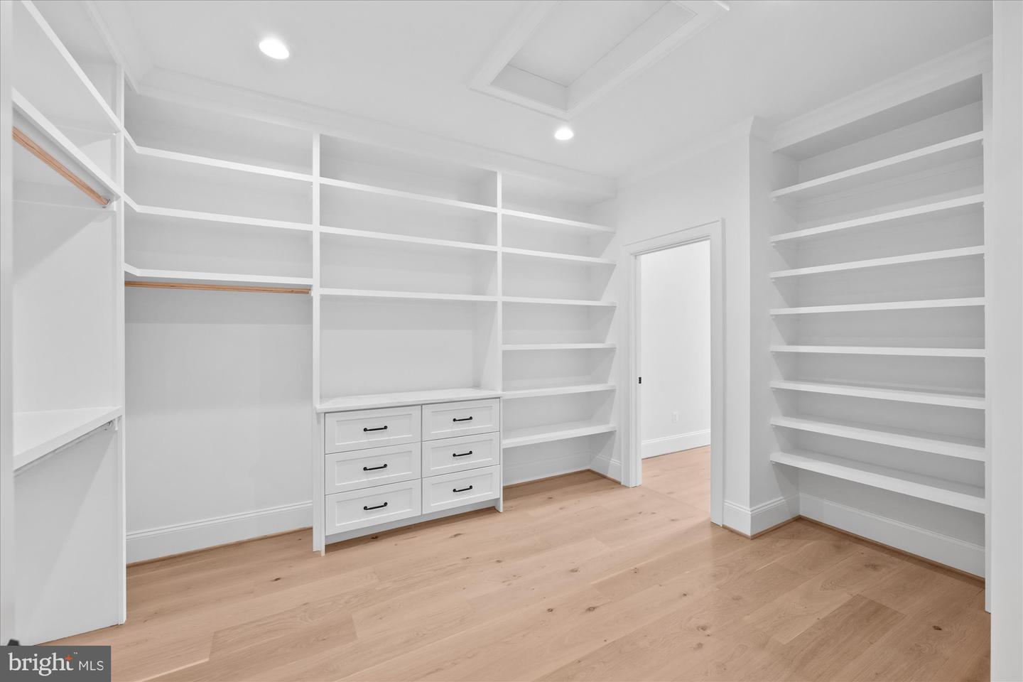 6804 MONTOUR DR, FALLS CHURCH, Virginia 22043, 6 Bedrooms Bedrooms, ,6 BathroomsBathrooms,Residential,For sale,6804 MONTOUR DR,VAFX2290452 MLS # VAFX2290452