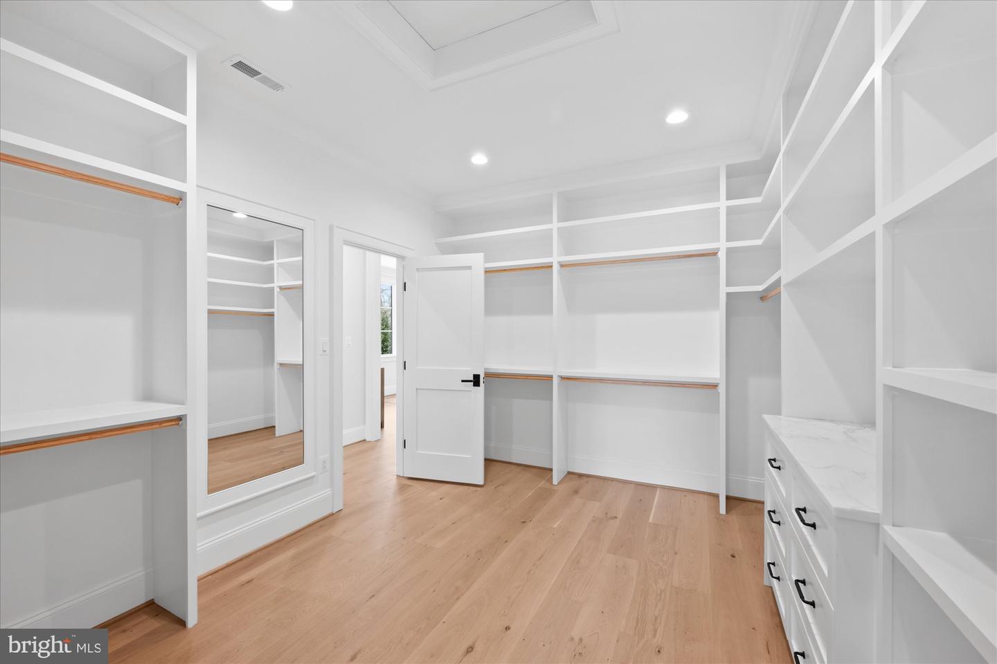 6804 MONTOUR DR, FALLS CHURCH, Virginia 22043, 6 Bedrooms Bedrooms, ,6 BathroomsBathrooms,Residential,For sale,6804 MONTOUR DR,VAFX2290452 MLS # VAFX2290452