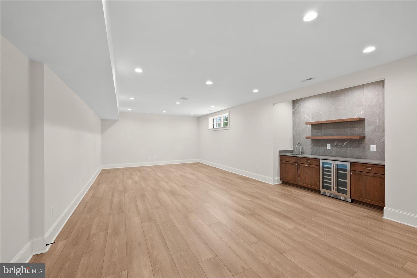 6804 MONTOUR DR, FALLS CHURCH, Virginia 22043, 6 Bedrooms Bedrooms, ,6 BathroomsBathrooms,Residential,For sale,6804 MONTOUR DR,VAFX2290452 MLS # VAFX2290452