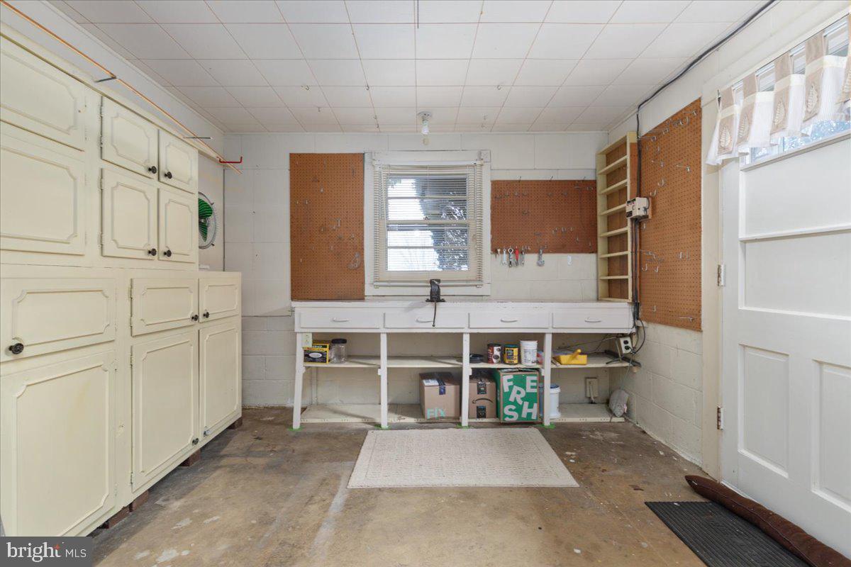 6670 KELLY RD, WARRENTON, Virginia 20187, 5 Bedrooms Bedrooms, 17 Rooms Rooms,3 BathroomsBathrooms,Residential,For sale,6670 KELLY RD,VAFQ2020534 MLS # VAFQ2020534