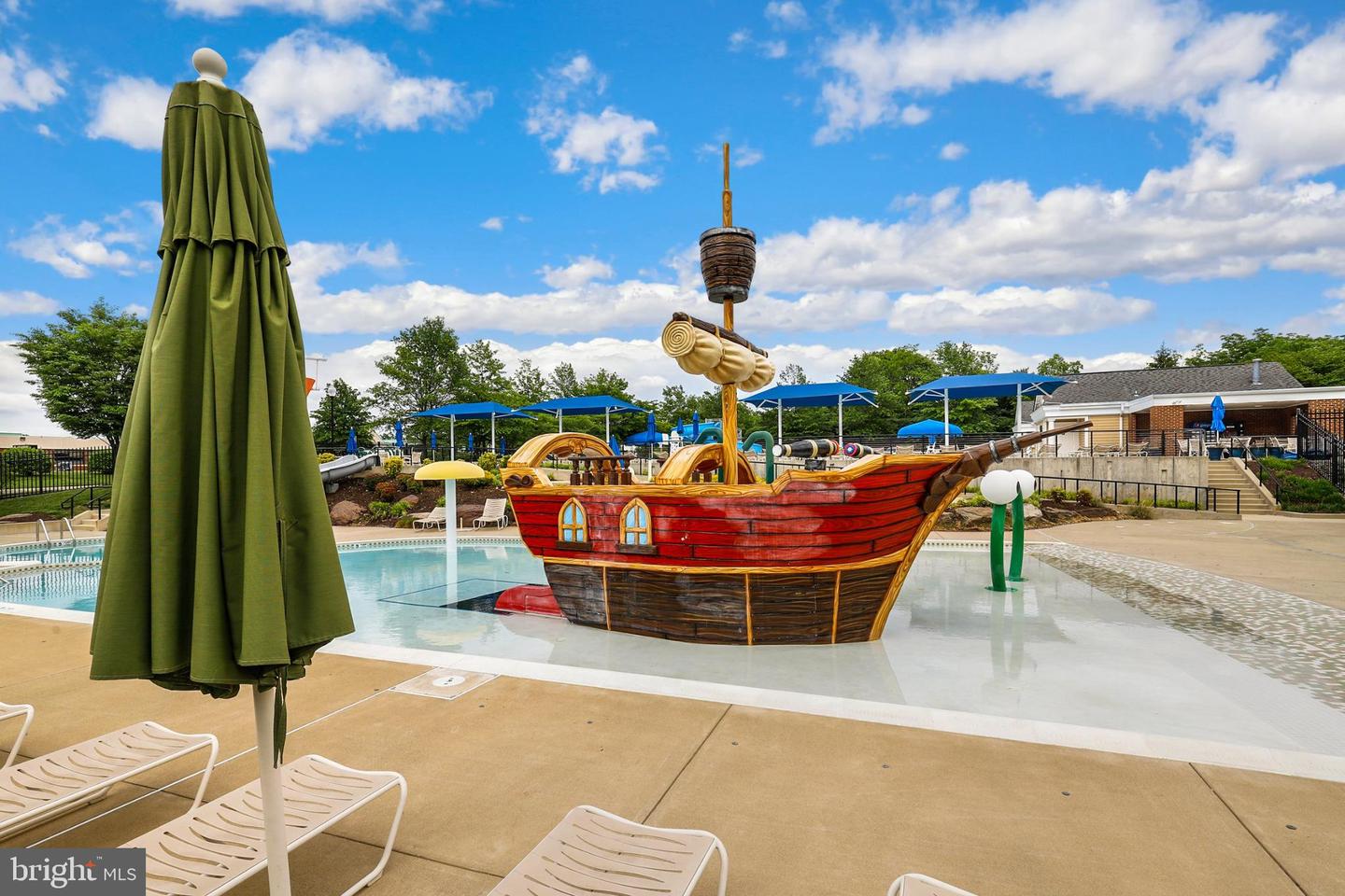 43003 GOLF VIEW DR, CHANTILLY, Virginia 20152, 3 Bedrooms Bedrooms, 13 Rooms Rooms,2 BathroomsBathrooms,Residential,For sale,43003 GOLF VIEW DR,VALO2115730 MLS # VALO2115730