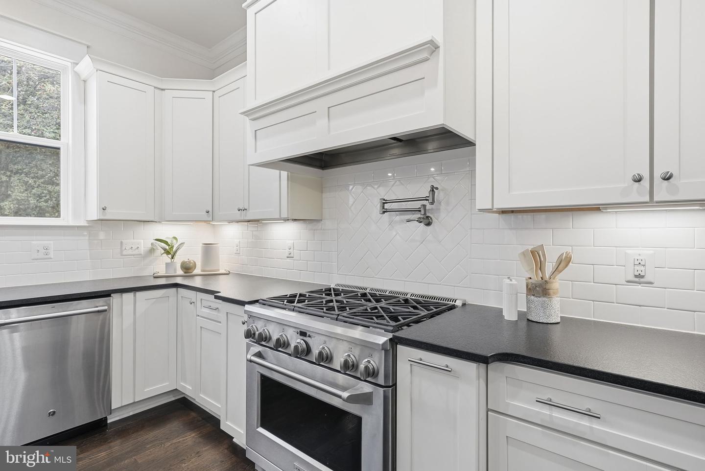 2867 HILL RD, VIENNA, Virginia 22181, 5 Bedrooms Bedrooms, ,5 BathroomsBathrooms,Residential,For sale,2867 HILL RD,VAFX2290510 MLS # VAFX2290510