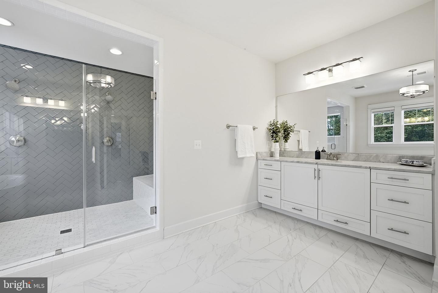 2867 HILL RD, VIENNA, Virginia 22181, 5 Bedrooms Bedrooms, ,5 BathroomsBathrooms,Residential,For sale,2867 HILL RD,VAFX2290510 MLS # VAFX2290510