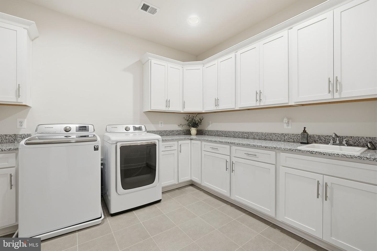 2867 HILL RD, VIENNA, Virginia 22181, 5 Bedrooms Bedrooms, ,5 BathroomsBathrooms,Residential,For sale,2867 HILL RD,VAFX2290510 MLS # VAFX2290510