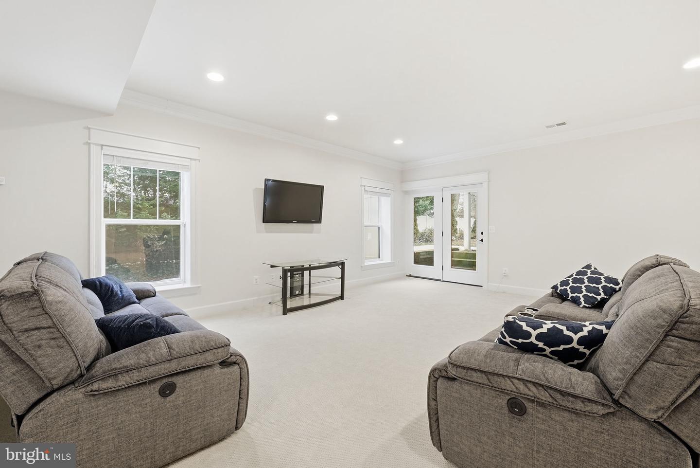 2867 HILL RD, VIENNA, Virginia 22181, 5 Bedrooms Bedrooms, ,5 BathroomsBathrooms,Residential,For sale,2867 HILL RD,VAFX2290510 MLS # VAFX2290510