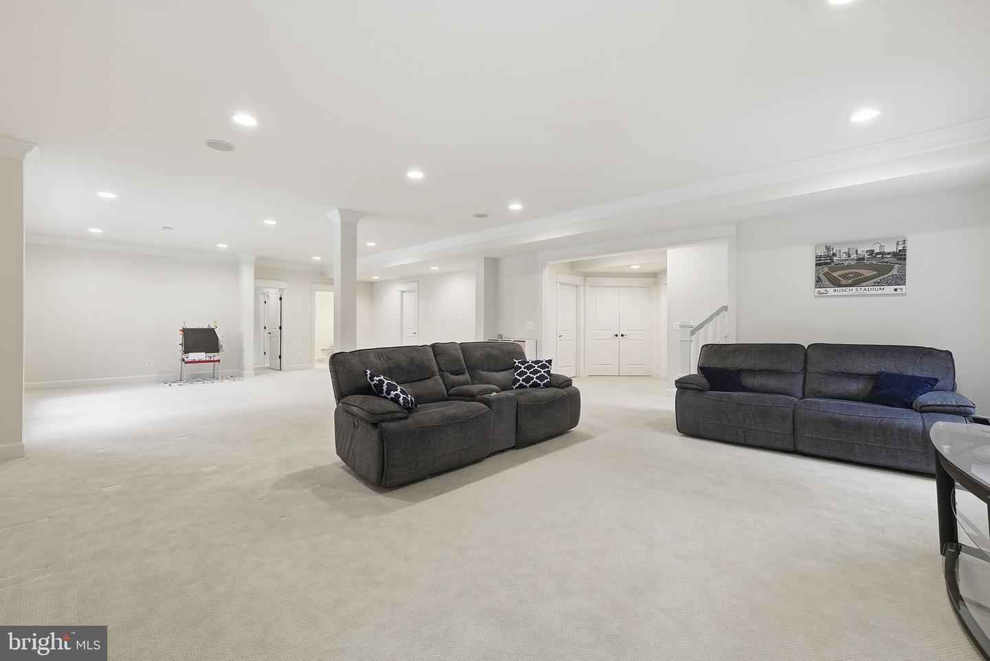 2867 HILL RD, VIENNA, Virginia 22181, 5 Bedrooms Bedrooms, ,5 BathroomsBathrooms,Residential,For sale,2867 HILL RD,VAFX2290510 MLS # VAFX2290510