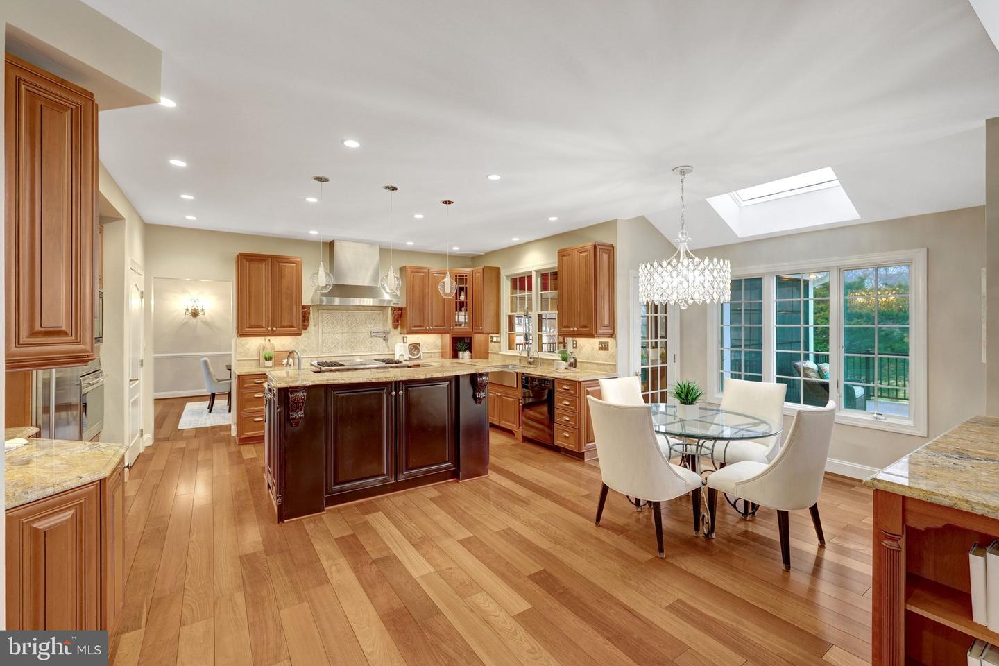 1710 DOVE POINT CT, VIENNA, Virginia 22182, 5 Bedrooms Bedrooms, ,4 BathroomsBathrooms,Residential,For sale,1710 DOVE POINT CT,VAFX2290704 MLS # VAFX2290704