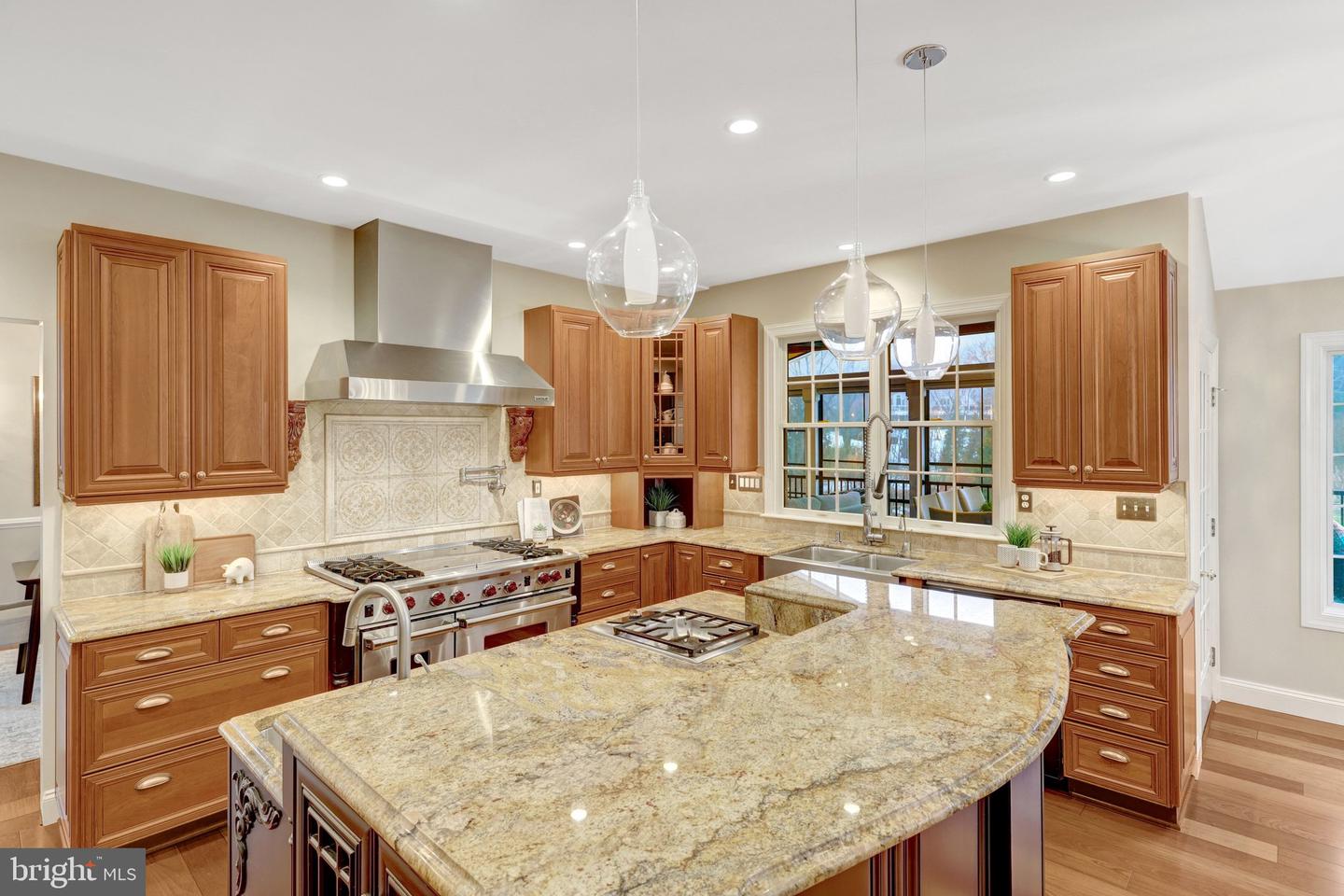 1710 DOVE POINT CT, VIENNA, Virginia 22182, 5 Bedrooms Bedrooms, ,4 BathroomsBathrooms,Residential,For sale,1710 DOVE POINT CT,VAFX2290704 MLS # VAFX2290704