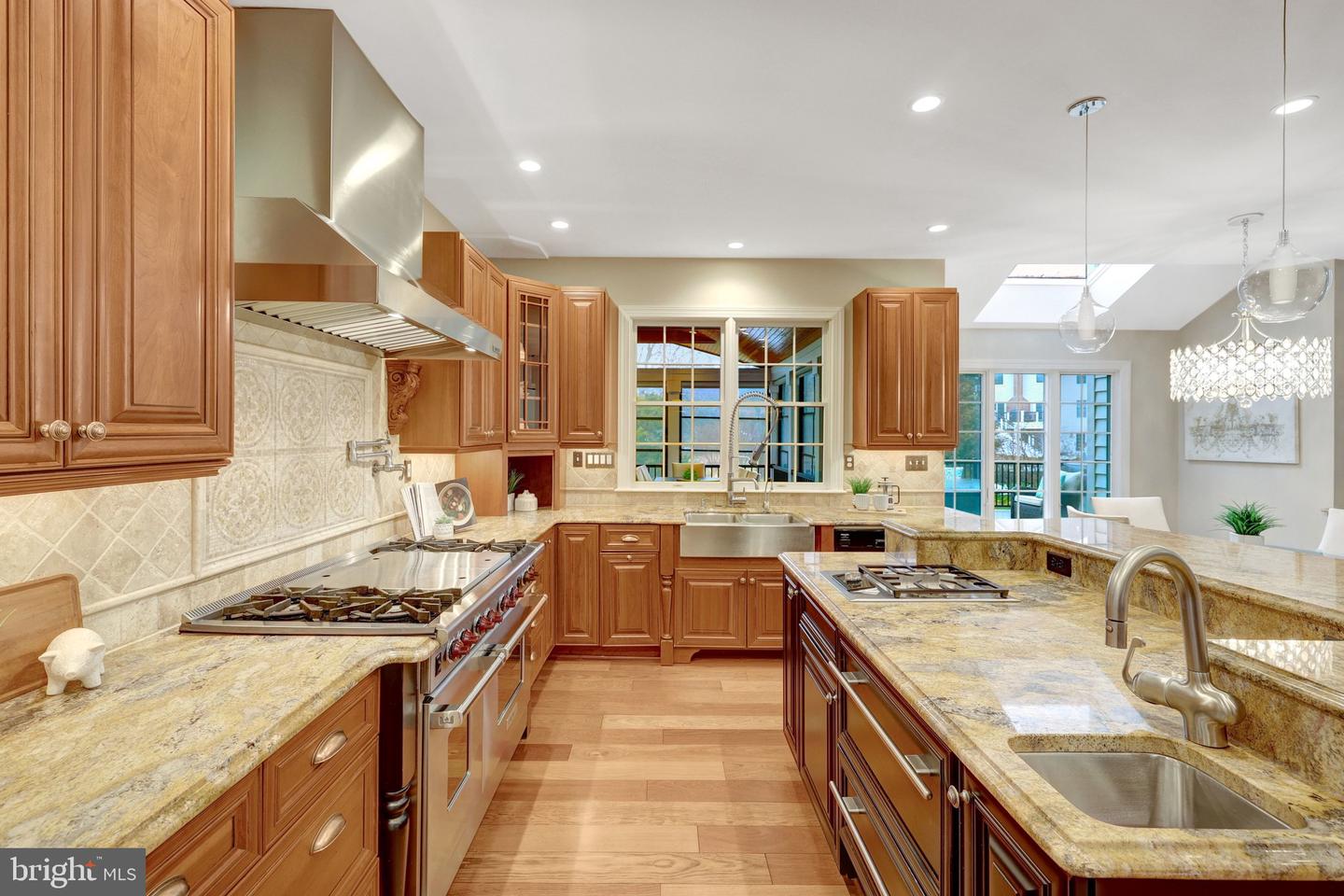 1710 DOVE POINT CT, VIENNA, Virginia 22182, 5 Bedrooms Bedrooms, ,4 BathroomsBathrooms,Residential,For sale,1710 DOVE POINT CT,VAFX2290704 MLS # VAFX2290704