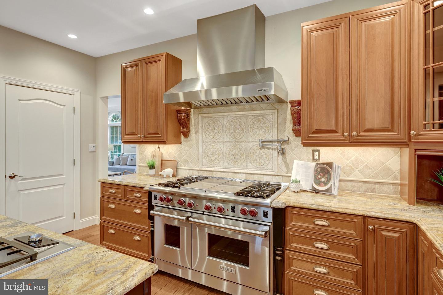 1710 DOVE POINT CT, VIENNA, Virginia 22182, 5 Bedrooms Bedrooms, ,4 BathroomsBathrooms,Residential,For sale,1710 DOVE POINT CT,VAFX2290704 MLS # VAFX2290704