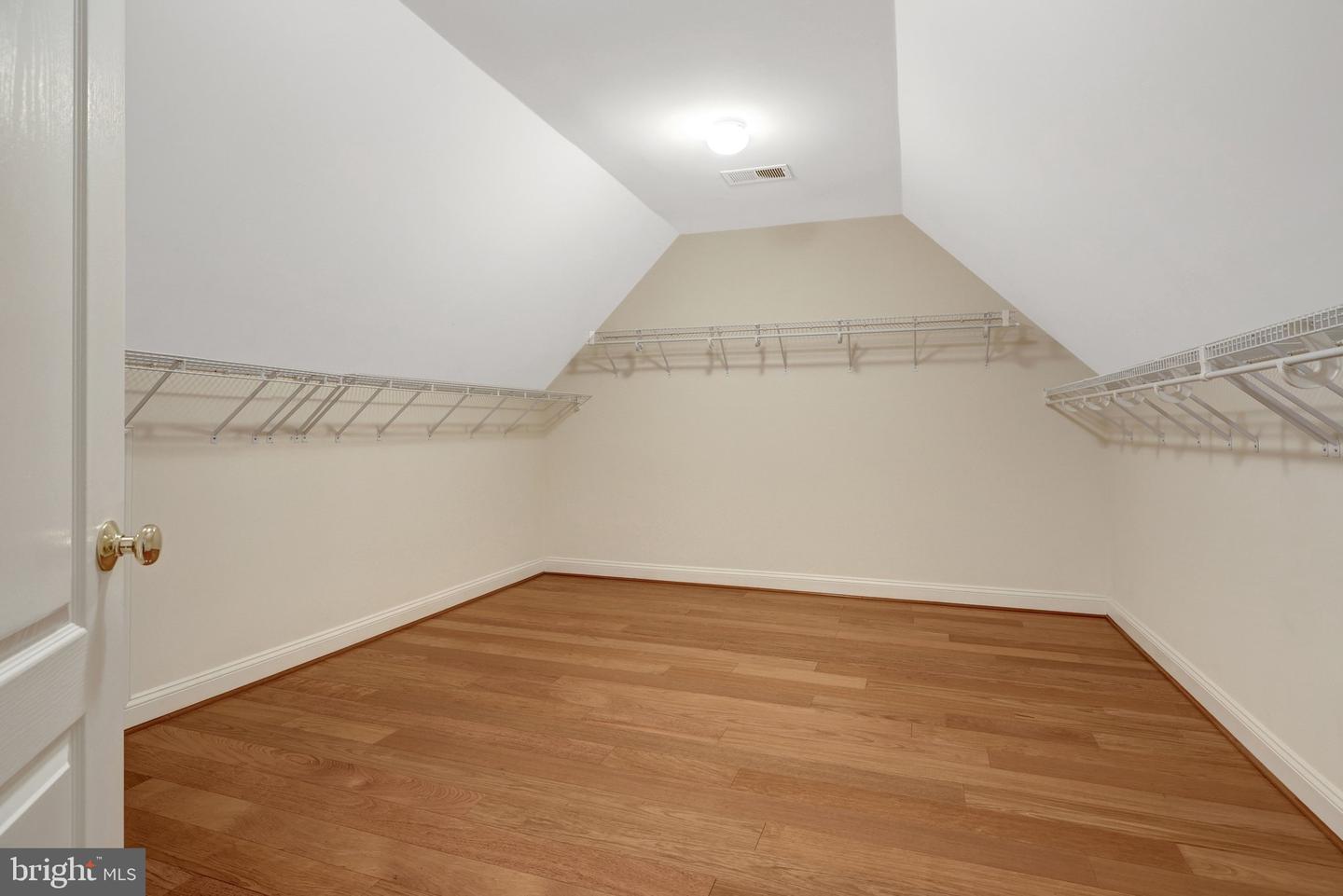 1710 DOVE POINT CT, VIENNA, Virginia 22182, 5 Bedrooms Bedrooms, ,4 BathroomsBathrooms,Residential,For sale,1710 DOVE POINT CT,VAFX2290704 MLS # VAFX2290704