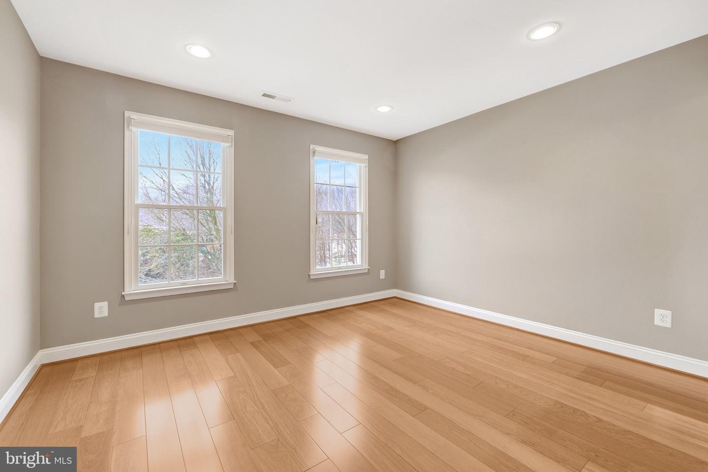 1710 DOVE POINT CT, VIENNA, Virginia 22182, 5 Bedrooms Bedrooms, ,4 BathroomsBathrooms,Residential,For sale,1710 DOVE POINT CT,VAFX2290704 MLS # VAFX2290704