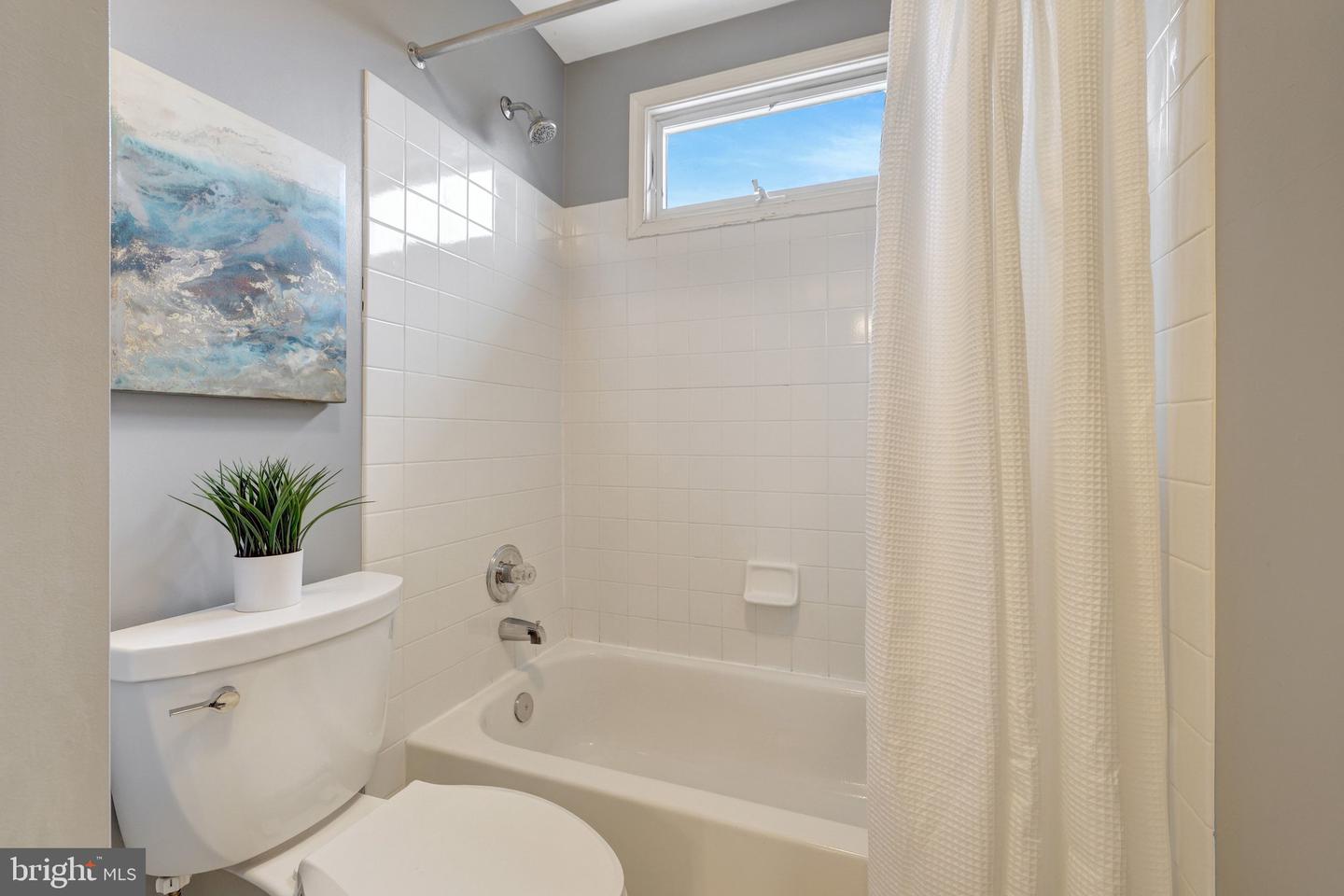 1710 DOVE POINT CT, VIENNA, Virginia 22182, 5 Bedrooms Bedrooms, ,4 BathroomsBathrooms,Residential,For sale,1710 DOVE POINT CT,VAFX2290704 MLS # VAFX2290704