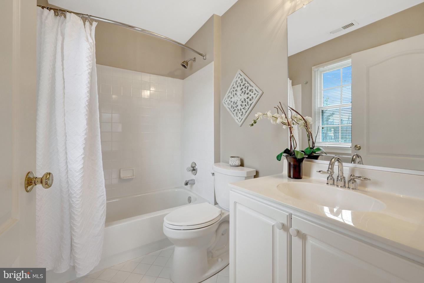 1710 DOVE POINT CT, VIENNA, Virginia 22182, 5 Bedrooms Bedrooms, ,4 BathroomsBathrooms,Residential,For sale,1710 DOVE POINT CT,VAFX2290704 MLS # VAFX2290704