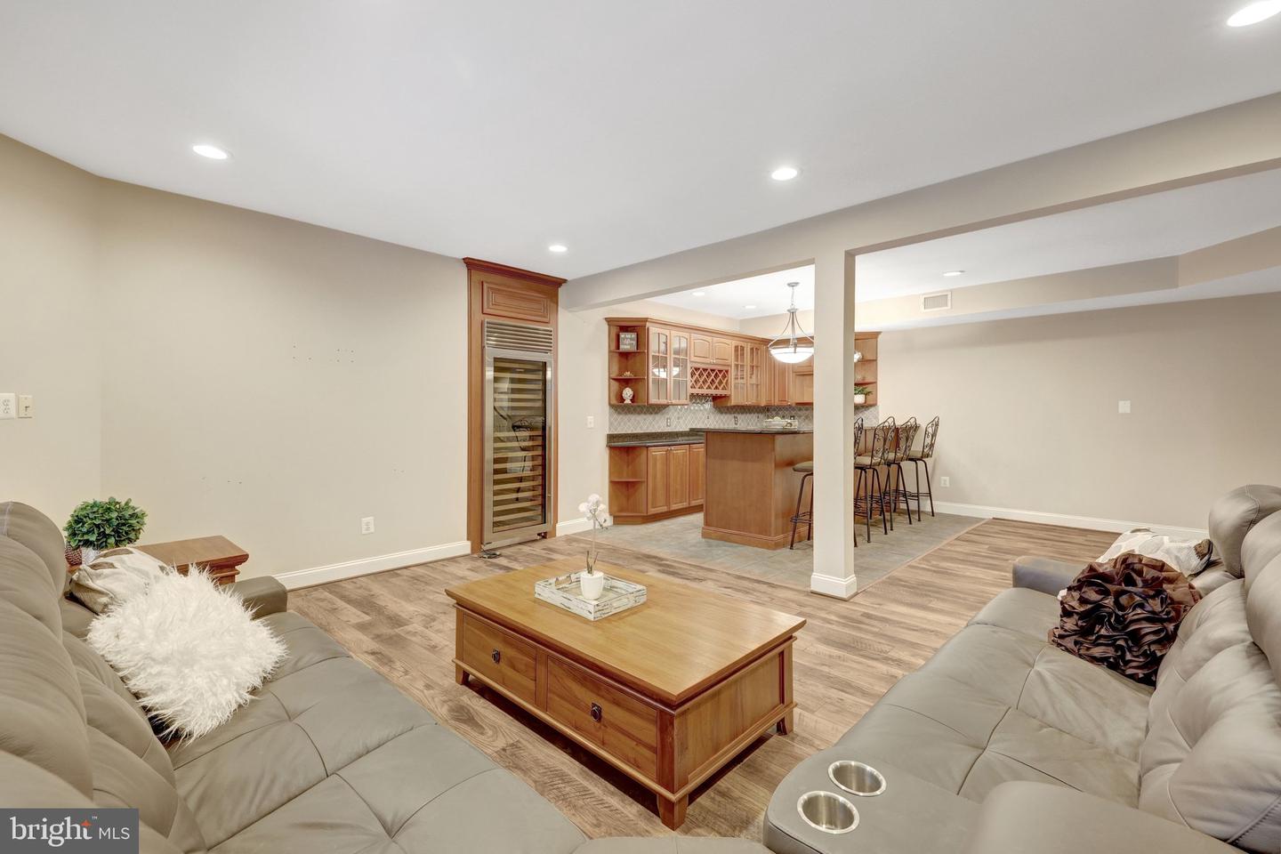 1710 DOVE POINT CT, VIENNA, Virginia 22182, 5 Bedrooms Bedrooms, ,4 BathroomsBathrooms,Residential,For sale,1710 DOVE POINT CT,VAFX2290704 MLS # VAFX2290704