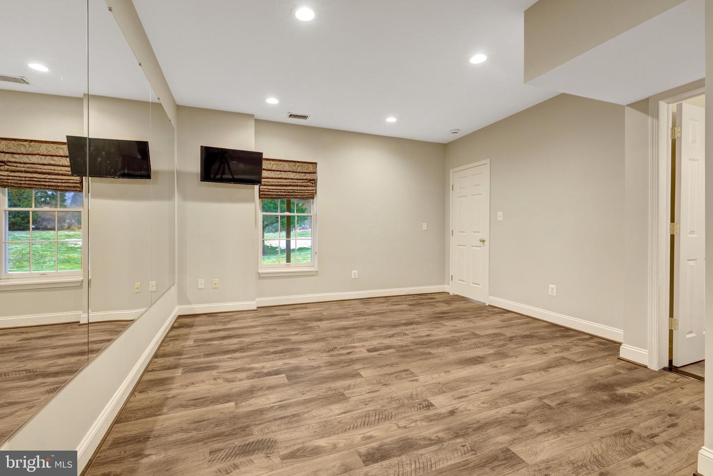 1710 DOVE POINT CT, VIENNA, Virginia 22182, 5 Bedrooms Bedrooms, ,4 BathroomsBathrooms,Residential,For sale,1710 DOVE POINT CT,VAFX2290704 MLS # VAFX2290704