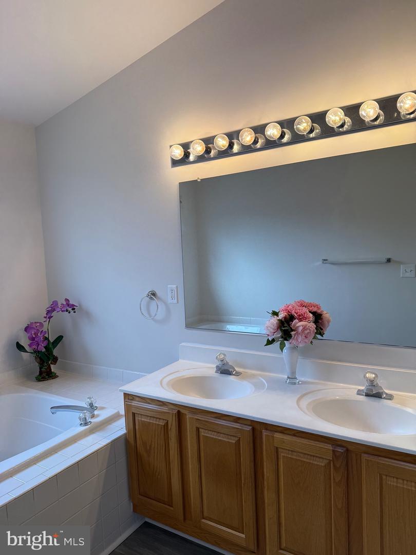 3982 BRUSSELS WAY, WOODBRIDGE, Virginia 22192, 3 Bedrooms Bedrooms, ,3 BathroomsBathrooms,Residential,For sale,3982 BRUSSELS WAY,VAPW2112400 MLS # VAPW2112400