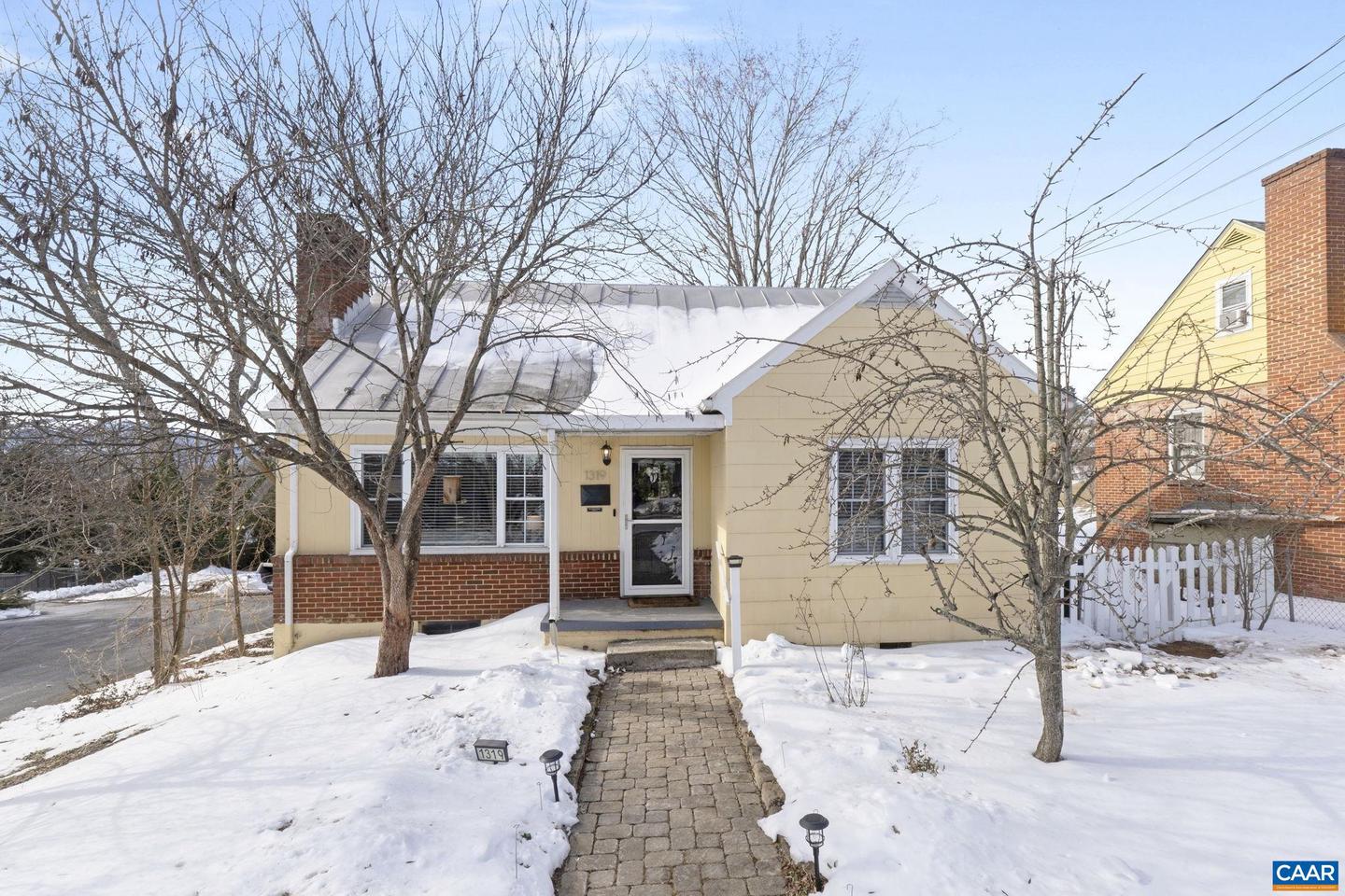 1319 RIVERDALE DR, CHARLOTTESVILLE, Virginia 22902, 3 Bedrooms Bedrooms, ,1 BathroomBathrooms,Residential,For sale,1319 RIVERDALE DR,673254 MLS # 673254 1319 RIVERDALE DR, CHARLOTTESVILLE, Virginia 22902, 3 Bedrooms Bedrooms, ,1 BathroomBathrooms,Residential,For sale,1319 RIVERDALE DR,673254 MLS # 673254