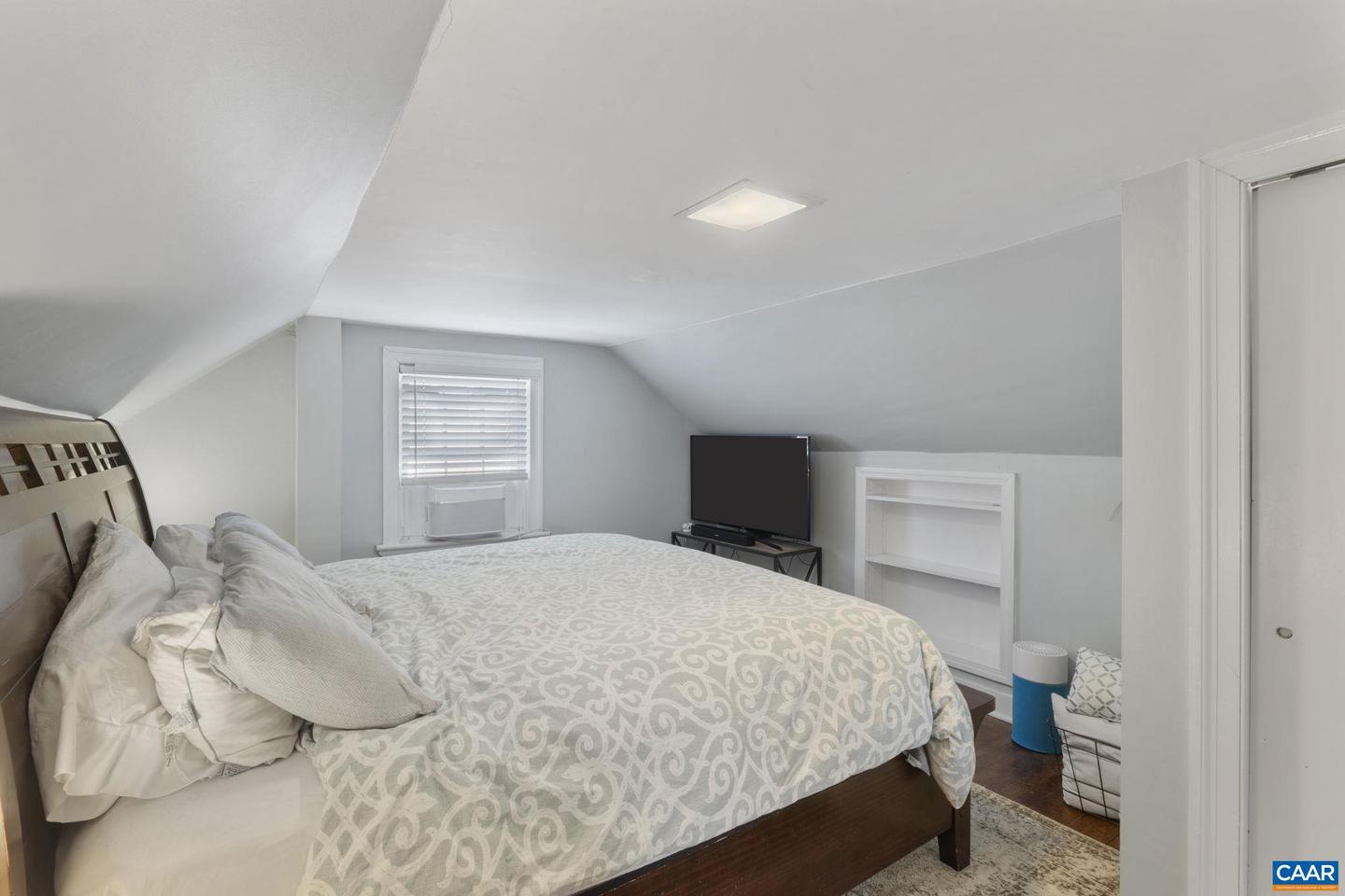 1319 RIVERDALE DR, CHARLOTTESVILLE, Virginia 22902, 3 Bedrooms Bedrooms, ,1 BathroomBathrooms,Residential,For sale,1319 RIVERDALE DR,673254 MLS # 673254 1319 RIVERDALE DR, CHARLOTTESVILLE, Virginia 22902, 3 Bedrooms Bedrooms, ,1 BathroomBathrooms,Residential,For sale,1319 RIVERDALE DR,673254 MLS # 673254