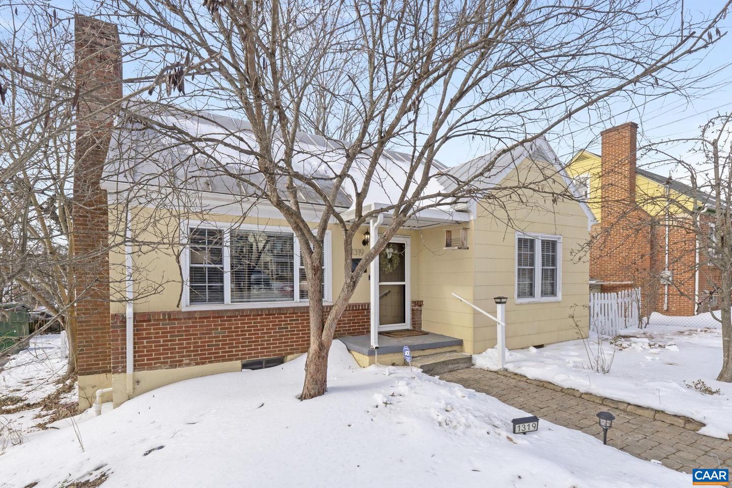 1319 RIVERDALE DR, CHARLOTTESVILLE, Virginia 22902, 3 Bedrooms Bedrooms, ,1 BathroomBathrooms,Residential,For sale,1319 RIVERDALE DR,673254 MLS # 673254 1319 RIVERDALE DR, CHARLOTTESVILLE, Virginia 22902, 3 Bedrooms Bedrooms, ,1 BathroomBathrooms,Residential,For sale,1319 RIVERDALE DR,673254 MLS # 673254