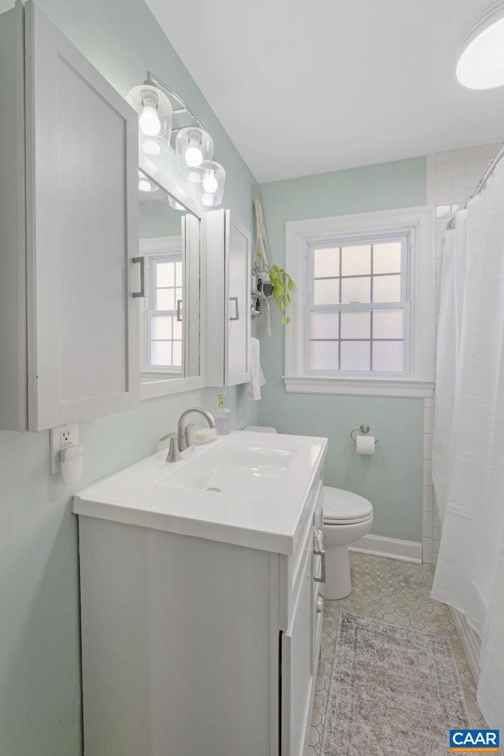 1319 RIVERDALE DR, CHARLOTTESVILLE, Virginia 22902, 3 Bedrooms Bedrooms, ,1 BathroomBathrooms,Residential,For sale,1319 RIVERDALE DR,673254 MLS # 673254 1319 RIVERDALE DR, CHARLOTTESVILLE, Virginia 22902, 3 Bedrooms Bedrooms, ,1 BathroomBathrooms,Residential,For sale,1319 RIVERDALE DR,673254 MLS # 673254