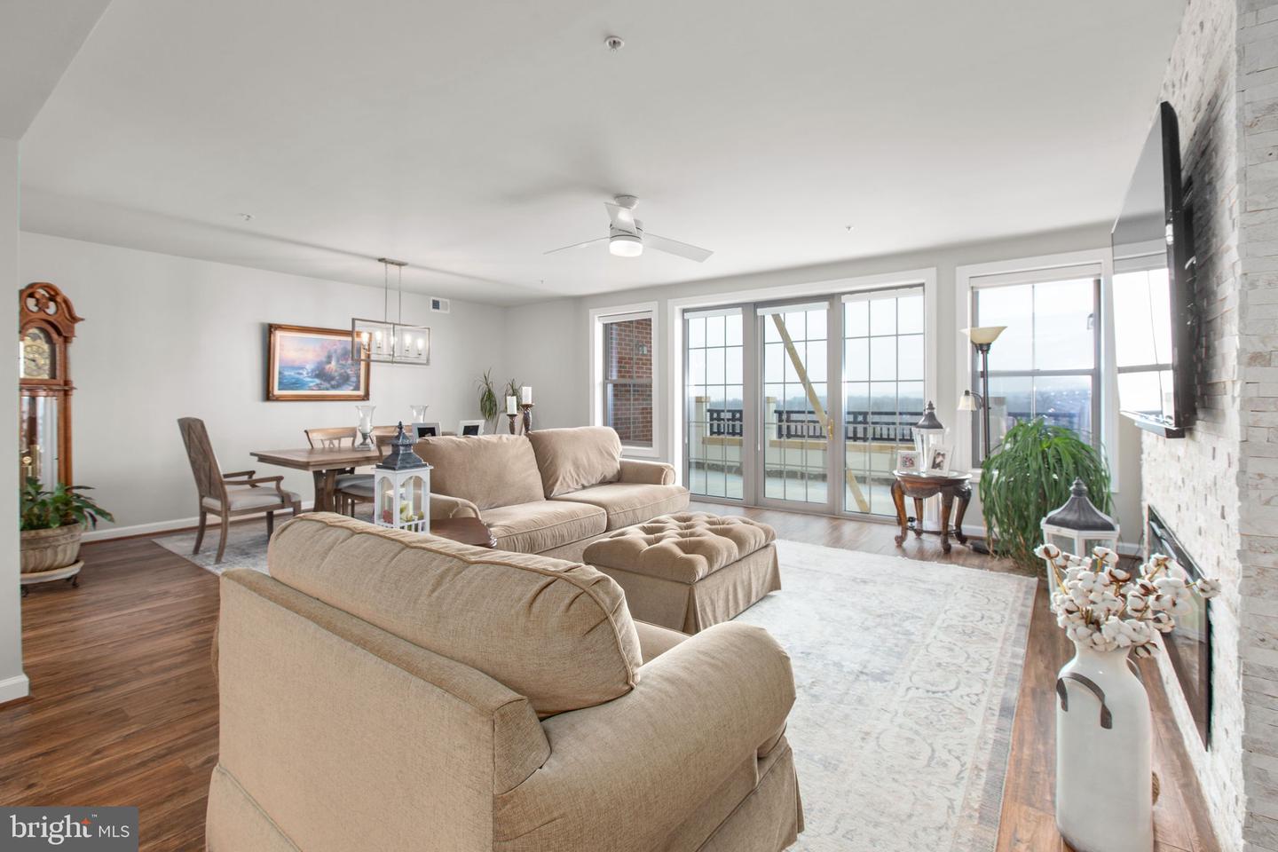 485 HARBOR SIDE ST #910, WOODBRIDGE, Virginia 22191, 2 Bedrooms Bedrooms, ,2 BathroomsBathrooms,Residential,For sale,485 HARBOR SIDE ST #910,VAPW2112444 MLS # VAPW2112444