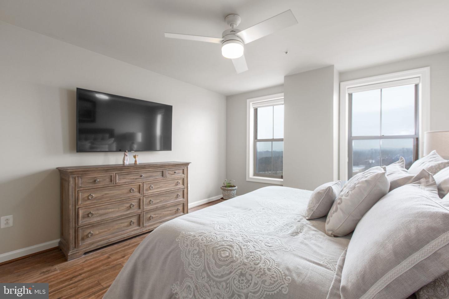 485 HARBOR SIDE ST #910, WOODBRIDGE, Virginia 22191, 2 Bedrooms Bedrooms, ,2 BathroomsBathrooms,Residential,For sale,485 HARBOR SIDE ST #910,VAPW2112444 MLS # VAPW2112444