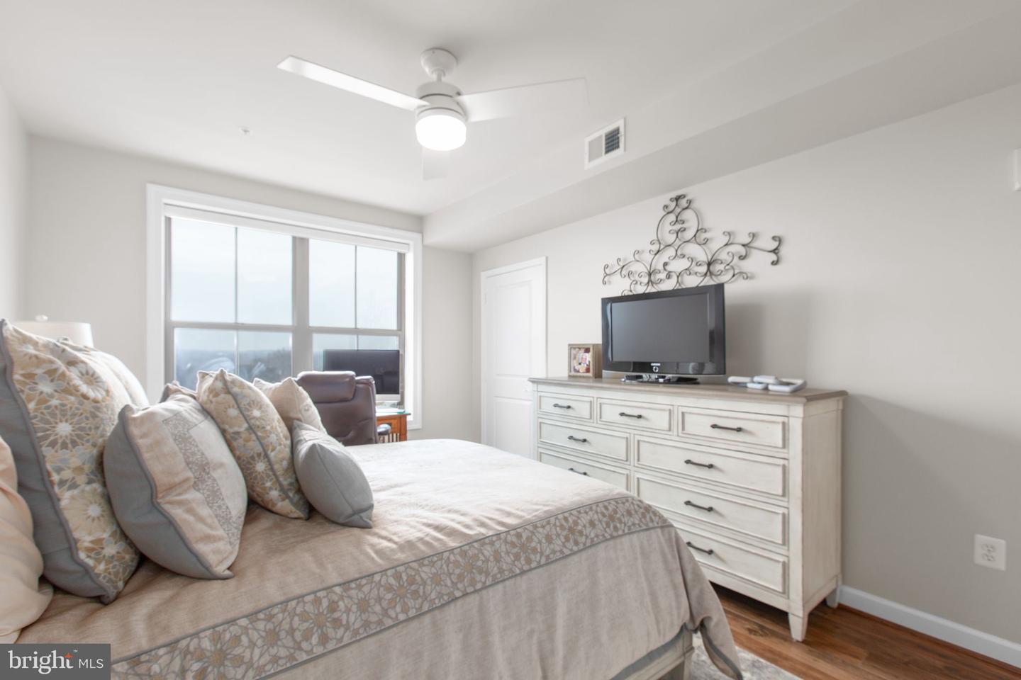 485 HARBOR SIDE ST #910, WOODBRIDGE, Virginia 22191, 2 Bedrooms Bedrooms, ,2 BathroomsBathrooms,Residential,For sale,485 HARBOR SIDE ST #910,VAPW2112444 MLS # VAPW2112444