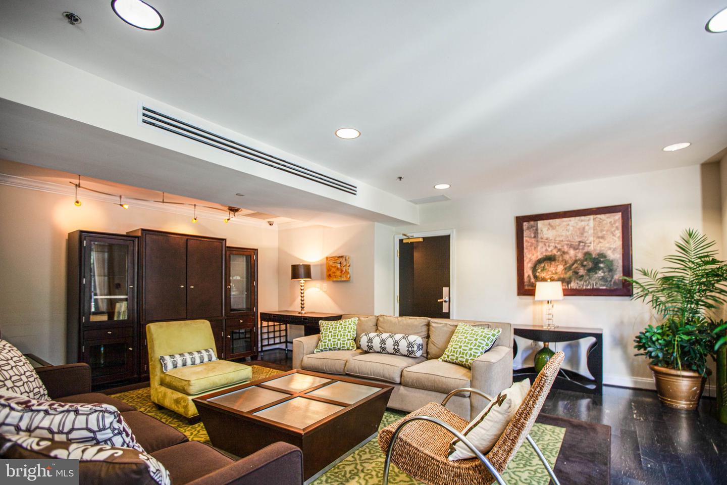 485 HARBOR SIDE ST #910, WOODBRIDGE, Virginia 22191, 2 Bedrooms Bedrooms, ,2 BathroomsBathrooms,Residential,For sale,485 HARBOR SIDE ST #910,VAPW2112444 MLS # VAPW2112444