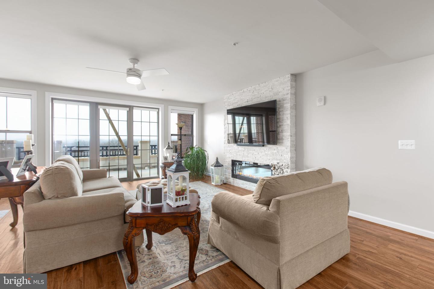 485 HARBOR SIDE ST #910, WOODBRIDGE, Virginia 22191, 2 Bedrooms Bedrooms, ,2 BathroomsBathrooms,Residential,For sale,485 HARBOR SIDE ST #910,VAPW2112444 MLS # VAPW2112444