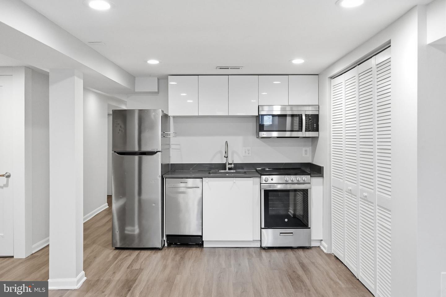 938 FRENCH ST NW, WASHINGTON, District Of Columbia 20001, 4 Bedrooms Bedrooms, ,4 BathroomsBathrooms,Residential,For sale,938 FRENCH ST NW,DCDC2246020 MLS # DCDC2246020