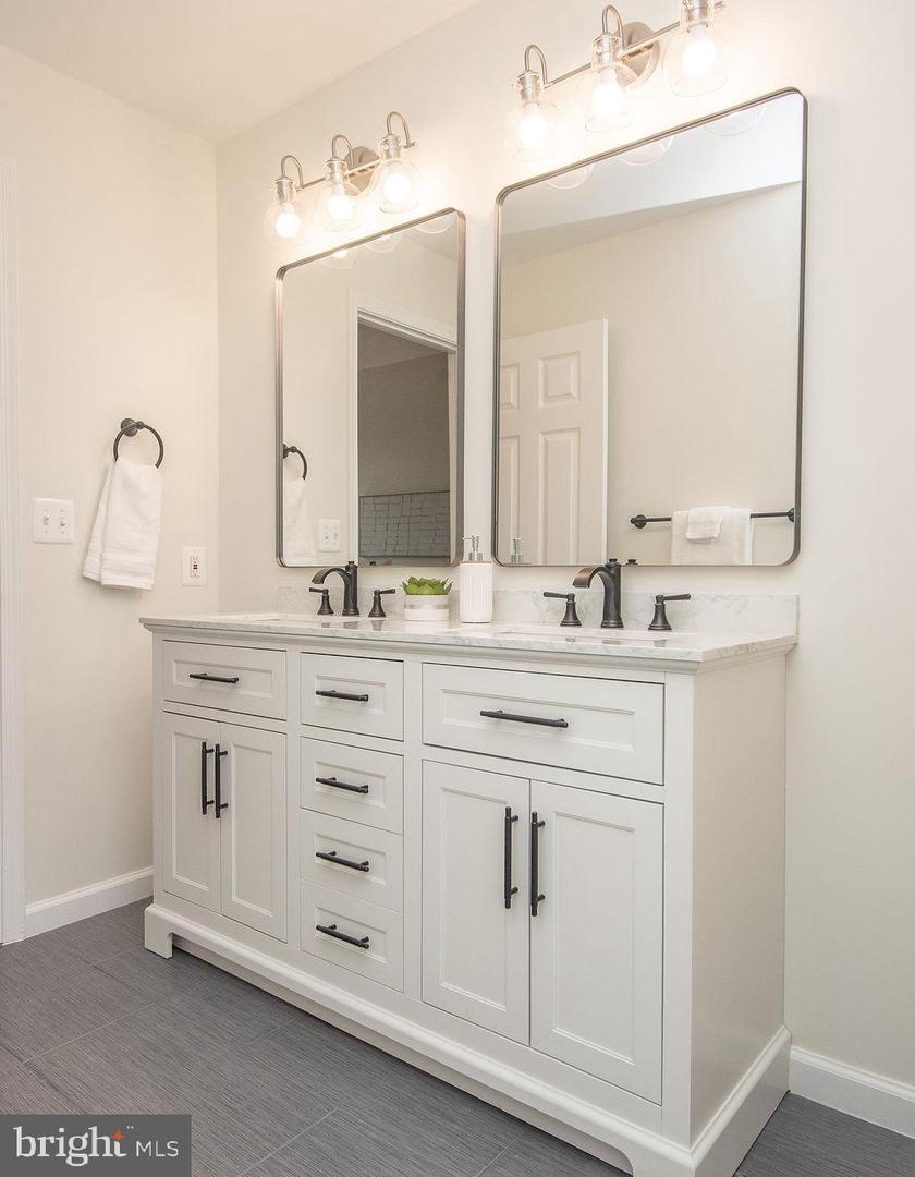 46612 DRYSDALE TER #302, STERLING, Virginia 20165, 2 Bedrooms Bedrooms, ,2 BathroomsBathrooms,Residential,For sale,46612 DRYSDALE TER #302,VALO2115824 MLS # VALO2115824