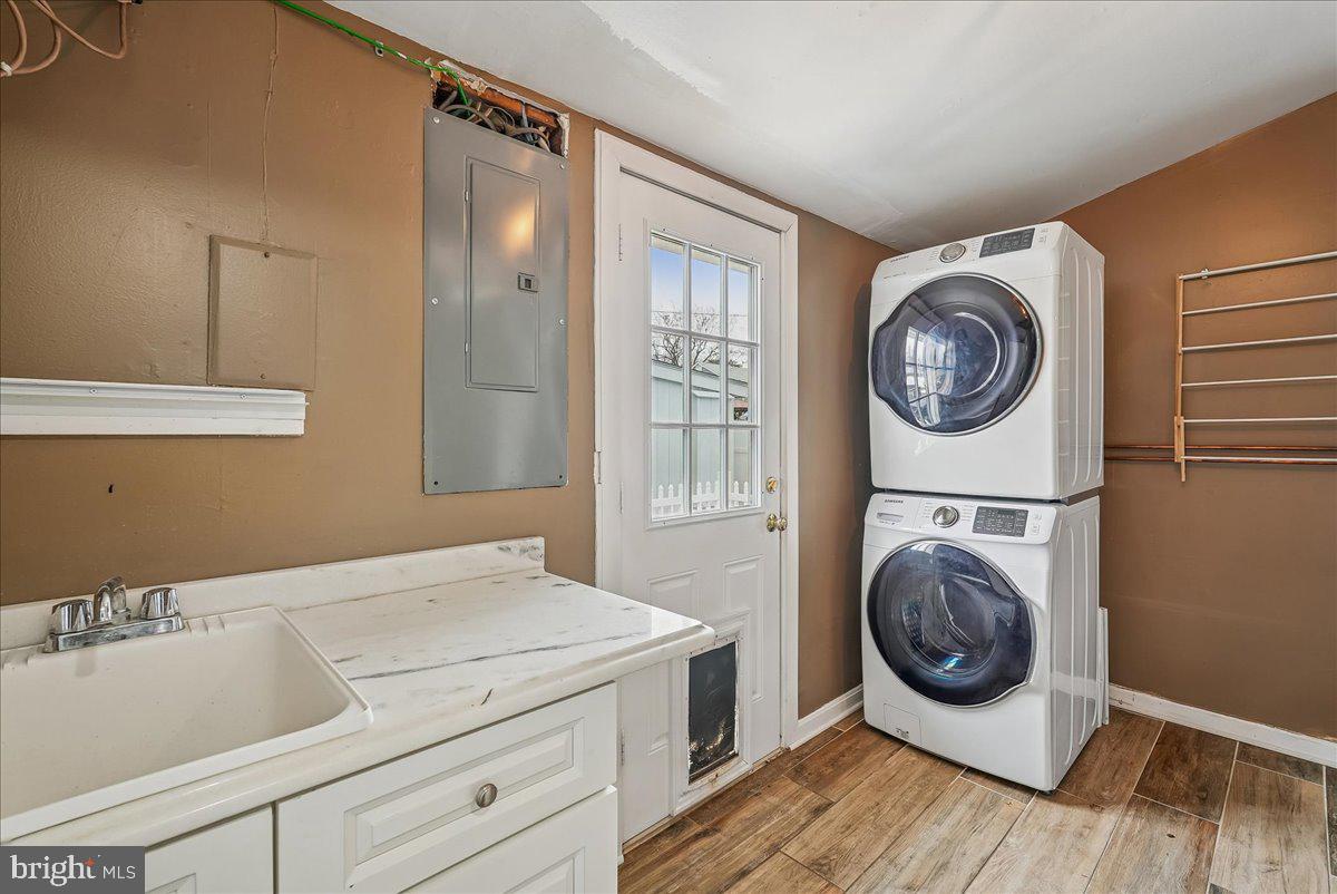 4407 MIDSTONE LN, FAIRFAX, Virginia 22033, 4 Bedrooms Bedrooms, ,2 BathroomsBathrooms,Residential,For sale,4407 MIDSTONE LN,VAFX2290876 MLS # VAFX2290876