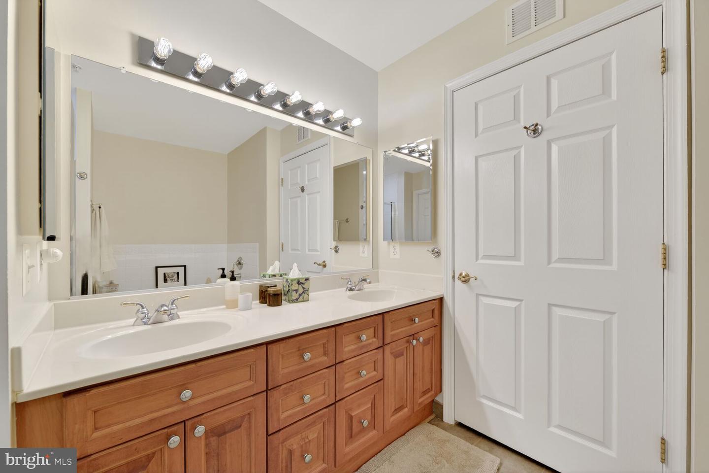 11776 STRATFORD HOUSE PL #901, RESTON, Virginia 20190, 2 Bedrooms Bedrooms, ,2 BathroomsBathrooms,Residential,For sale,11776 STRATFORD HOUSE PL #901,VAFX2290966 MLS # VAFX2290966