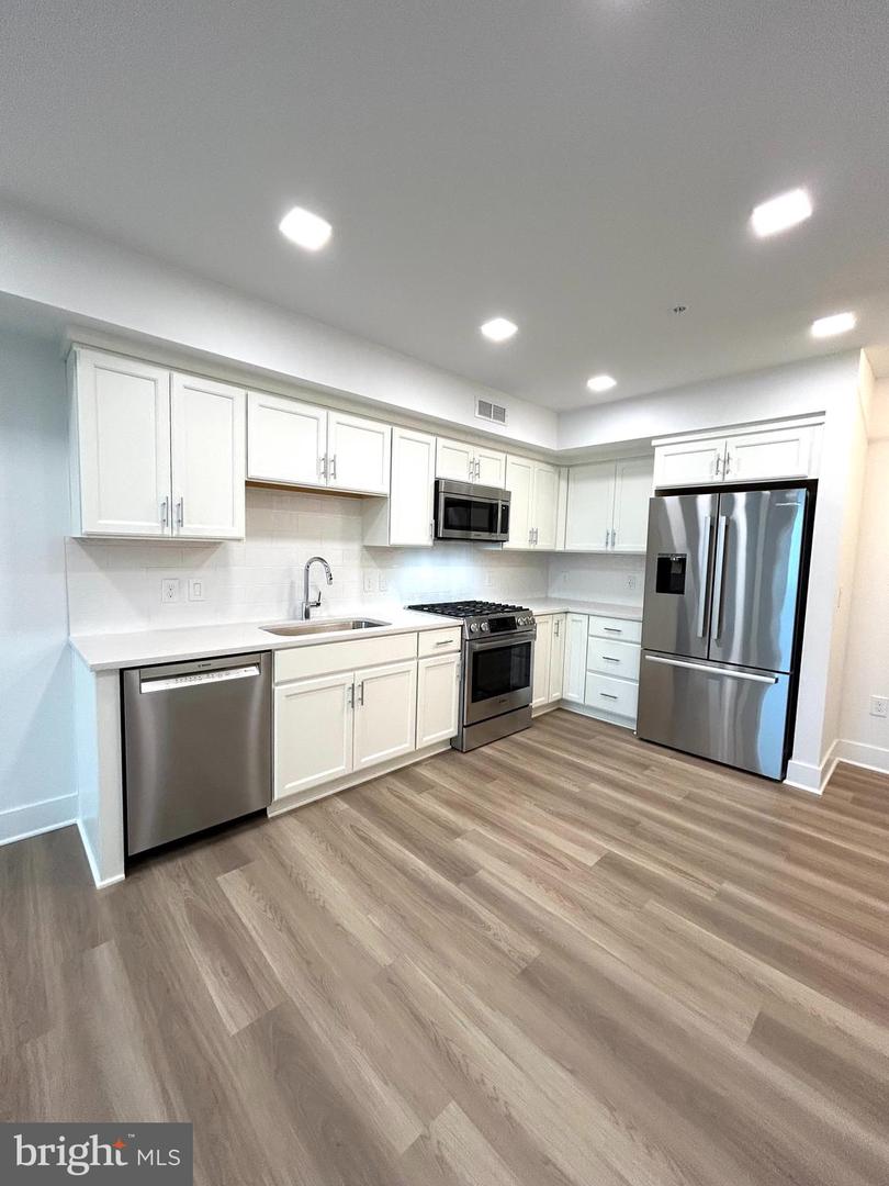 701 N HENRY ST #413, ALEXANDRIA, Virginia 22314, 1 Bedroom Bedrooms, ,1 BathroomBathrooms,Residential,For sale,701 N HENRY ST #413,VAAX2054178 MLS # VAAX2054178