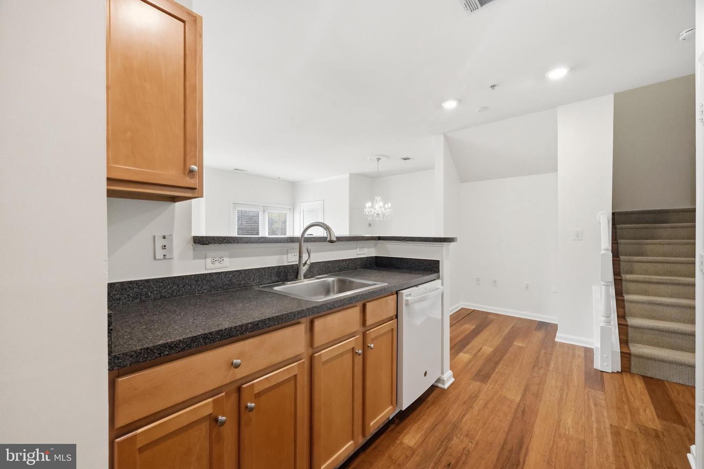 5105 TRAVIS EDWARD WAY #G, CENTREVILLE, Virginia 20120, 2 Bedrooms Bedrooms, ,2 BathroomsBathrooms,Residential,For sale,5105 TRAVIS EDWARD WAY #G,VAFX2291092 MLS # VAFX2291092