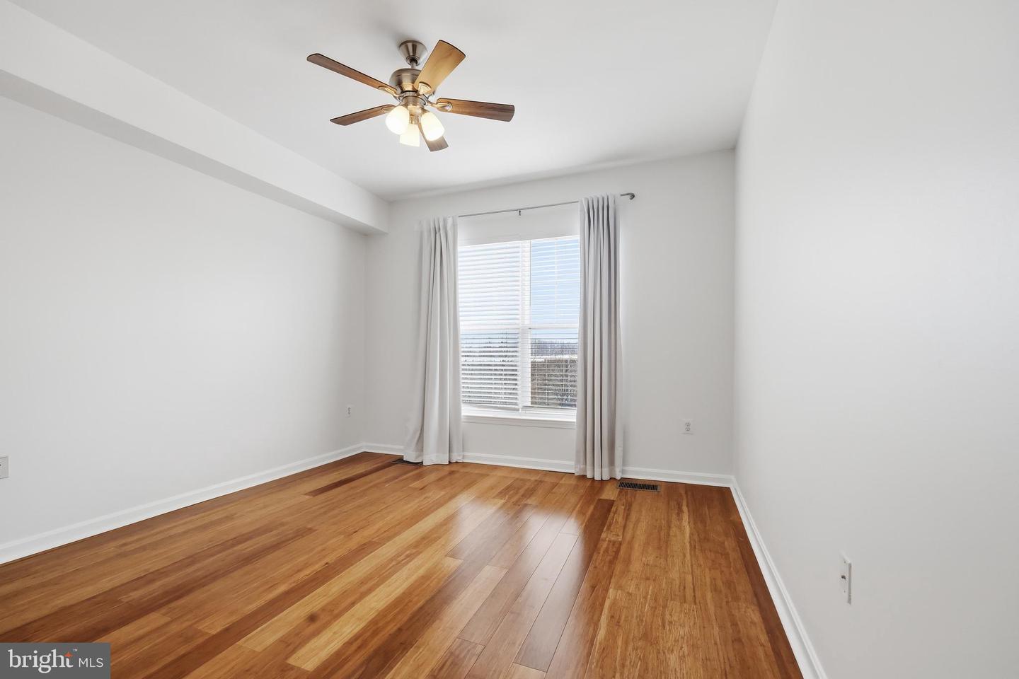 5105 TRAVIS EDWARD WAY #G, CENTREVILLE, Virginia 20120, 2 Bedrooms Bedrooms, ,2 BathroomsBathrooms,Residential,For sale,5105 TRAVIS EDWARD WAY #G,VAFX2291092 MLS # VAFX2291092