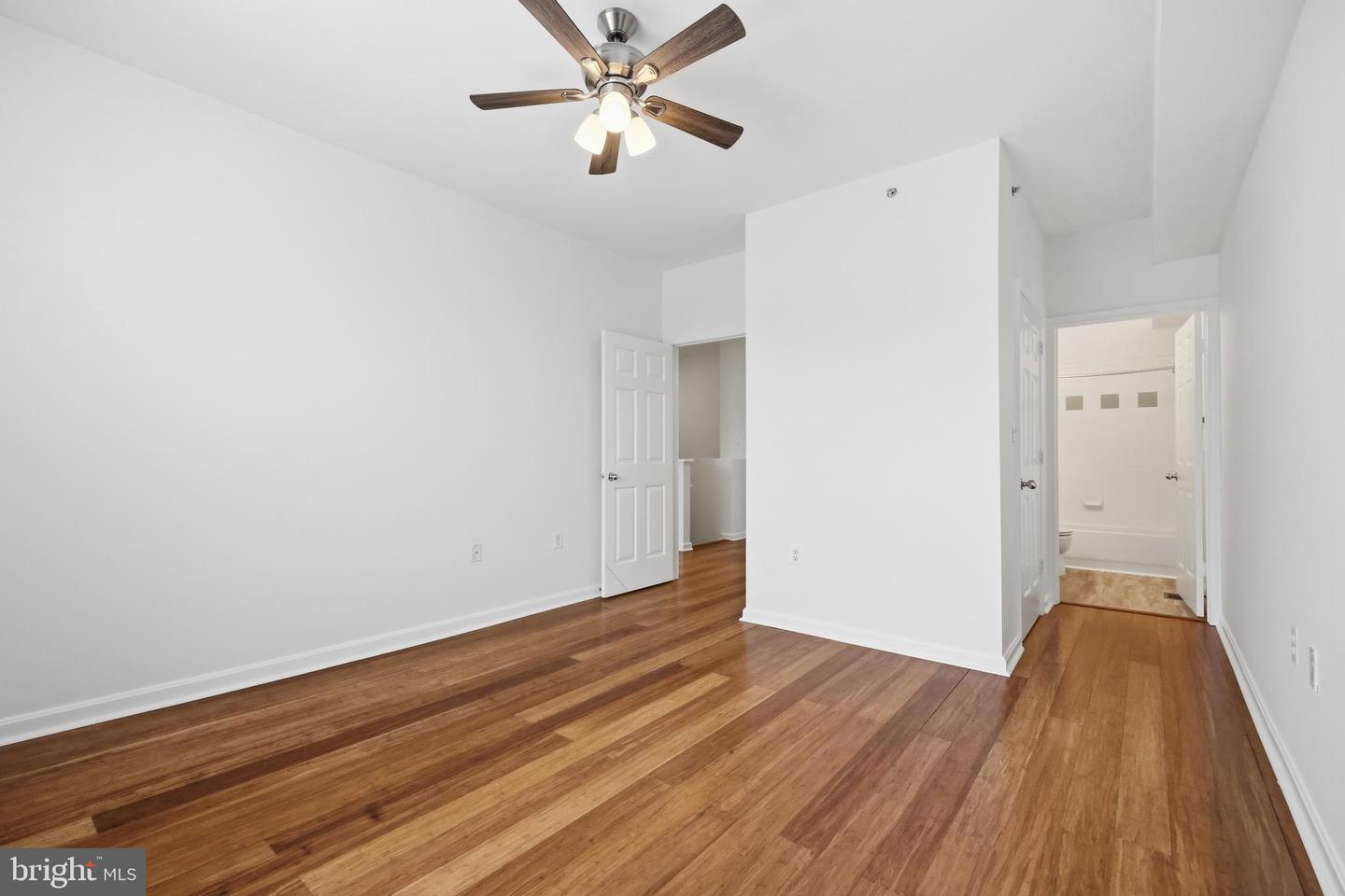 5105 TRAVIS EDWARD WAY #G, CENTREVILLE, Virginia 20120, 2 Bedrooms Bedrooms, ,2 BathroomsBathrooms,Residential,For sale,5105 TRAVIS EDWARD WAY #G,VAFX2291092 MLS # VAFX2291092