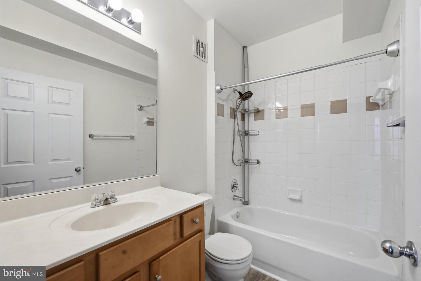 5105 TRAVIS EDWARD WAY #G, CENTREVILLE, Virginia 20120, 2 Bedrooms Bedrooms, ,2 BathroomsBathrooms,Residential,For sale,5105 TRAVIS EDWARD WAY #G,VAFX2291092 MLS # VAFX2291092