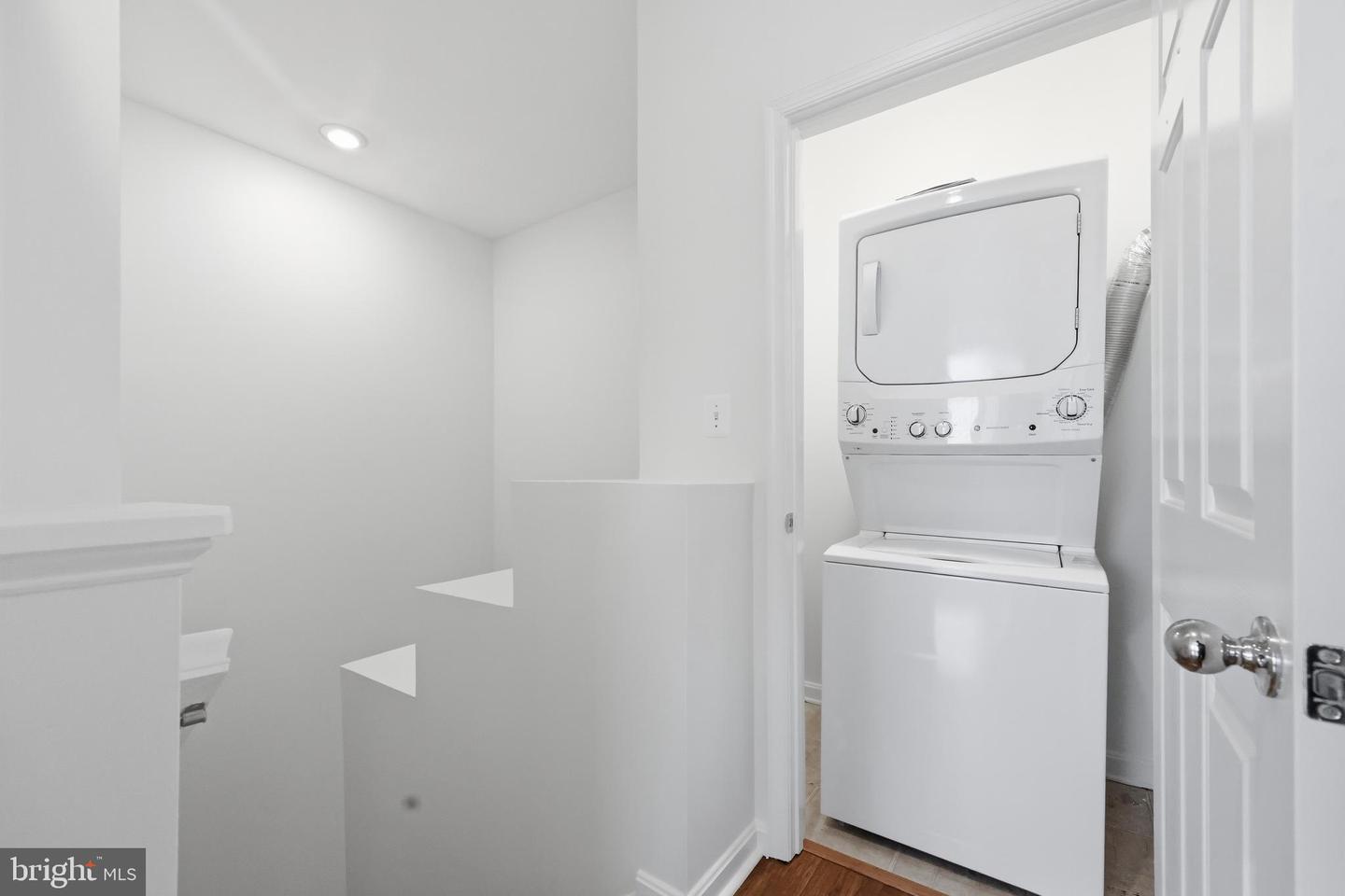 5105 TRAVIS EDWARD WAY #G, CENTREVILLE, Virginia 20120, 2 Bedrooms Bedrooms, ,2 BathroomsBathrooms,Residential,For sale,5105 TRAVIS EDWARD WAY #G,VAFX2291092 MLS # VAFX2291092