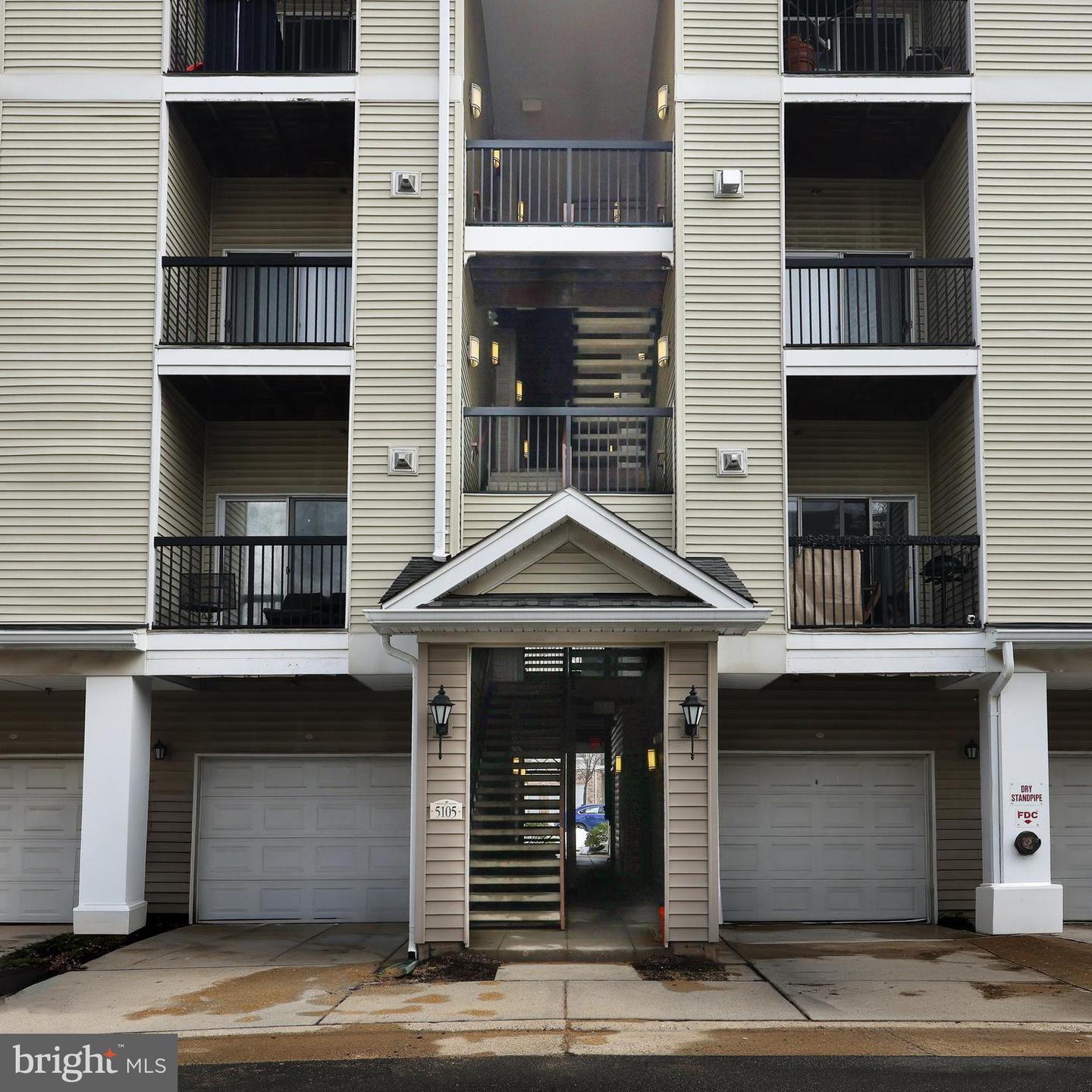 5105 TRAVIS EDWARD WAY #G, CENTREVILLE, Virginia 20120, 2 Bedrooms Bedrooms, ,2 BathroomsBathrooms,Residential,For sale,5105 TRAVIS EDWARD WAY #G,VAFX2291092 MLS # VAFX2291092