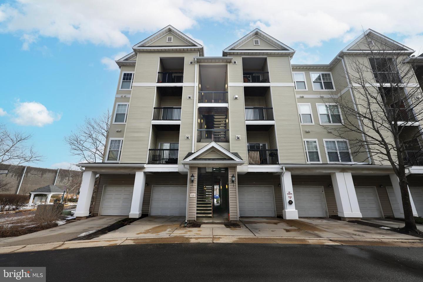 5105 TRAVIS EDWARD WAY #G, CENTREVILLE, Virginia 20120, 2 Bedrooms Bedrooms, ,2 BathroomsBathrooms,Residential,For sale,5105 TRAVIS EDWARD WAY #G,VAFX2291092 MLS # VAFX2291092