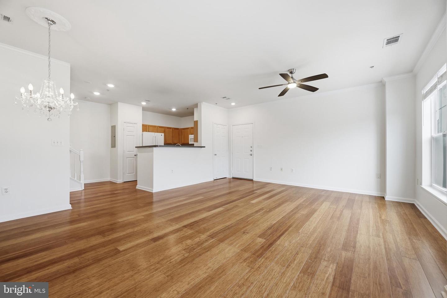 5105 TRAVIS EDWARD WAY #G, CENTREVILLE, Virginia 20120, 2 Bedrooms Bedrooms, ,2 BathroomsBathrooms,Residential,For sale,5105 TRAVIS EDWARD WAY #G,VAFX2291092 MLS # VAFX2291092